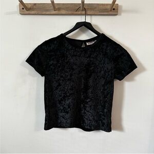 HOLLISTER EUC | Women’s Velvet Black Short Sleeved Top size Medium